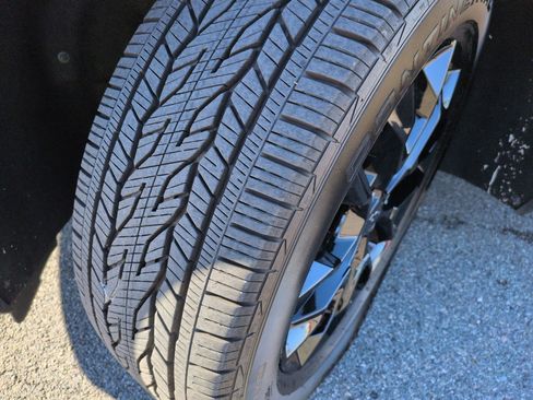 Used 2025 Chevrolet Traverse LT w/ Midnight/Sport Edition image 12