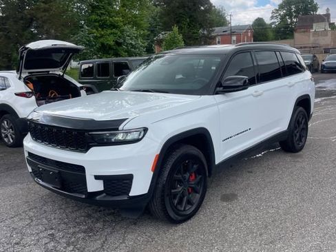 Used 2024 Jeep Grand Cherokee L Laredo AWD/4WD image 2