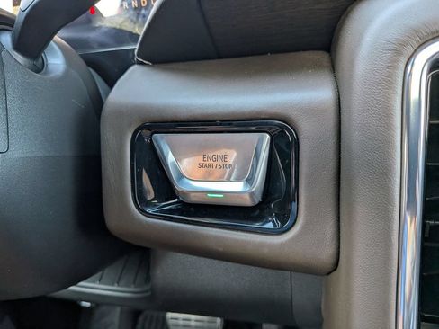 Used 2025 GMC Yukon Denali Ultimate AWD/4WD image 19