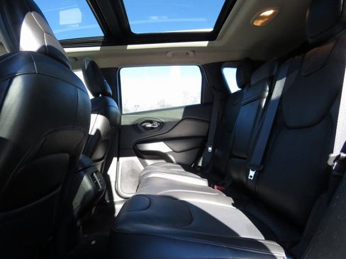 Used 2018 Jeep Cherokee Overland w/ Heavy Duty Protection Group image 21