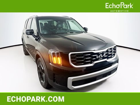 Used 2025 Kia Telluride S FWD image 1
