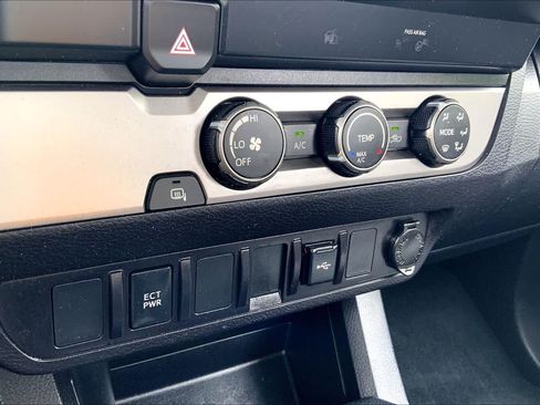 Used 2021 Toyota Tacoma SR w/ SR Convenience Package RWD image 31