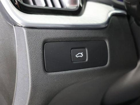 Used 2025 Volvo XC60 B5 Plus AWD/4WD image 24