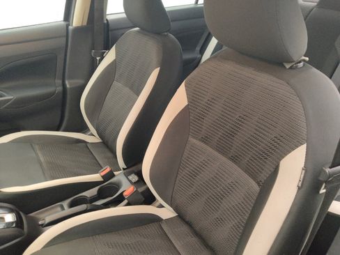 Used 2021 Nissan Versa SV FWD image 17