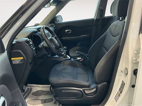 Certified 2018 Kia Soul image 7