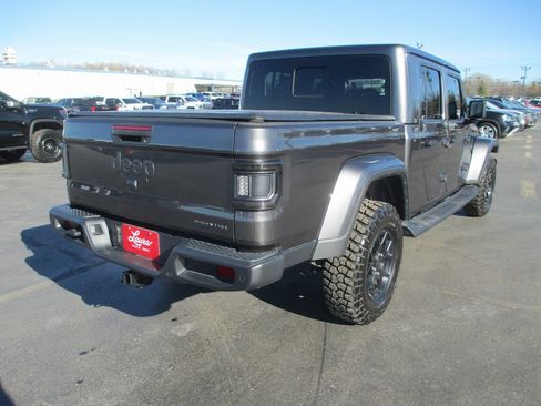 Used 2025 Jeep Gladiator Sport image 5