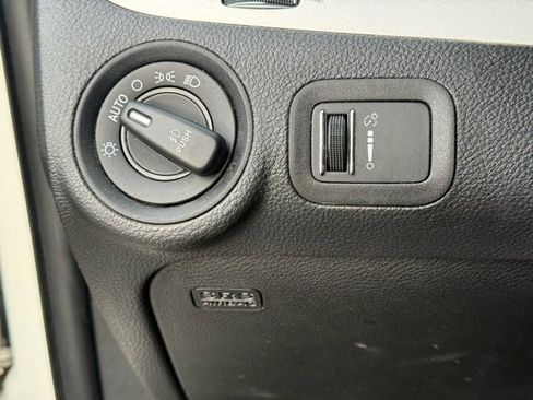 Used 2017 Dodge Journey SXT w/ Comfort/Convenience Group image 16