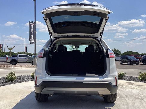Used 2024 Ford Edge SEL image 7