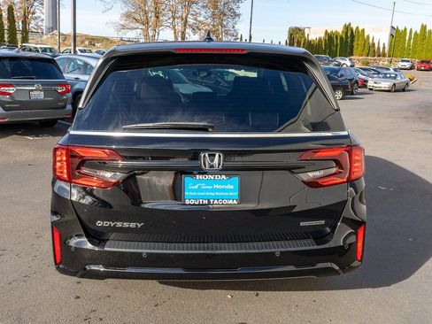 New 2026 Honda Odyssey Touring image 7