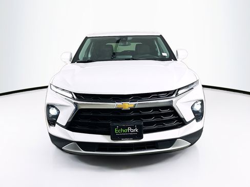 Used 2025 Chevrolet Blazer LT FWD image 2