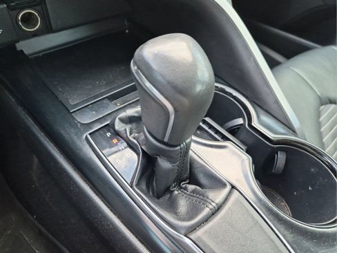 Used 2019 Toyota Camry SE FWD image 15