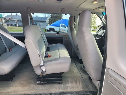 Used 2013 Ford E-350 and Econoline 350 XLT image 4