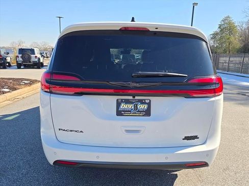 New 2026 Chrysler Pacifica Select image 14