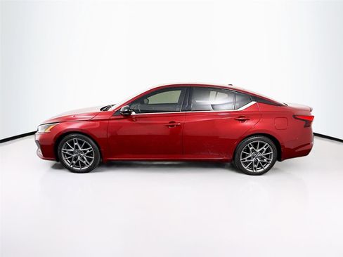 Used 2024 Nissan Altima 2.0 SR FWD image 32
