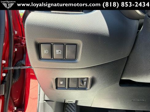 Used 2018 Toyota C-HR XLE FWD image 19