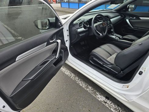 Used 2018 Honda Civic Touring image 11