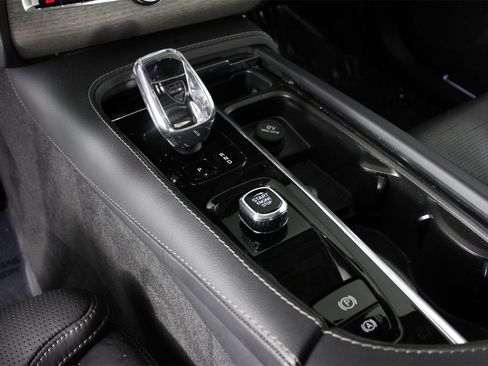 Certified 2023 Volvo XC90 T8 Ultimate w/ Lounge Package image 15