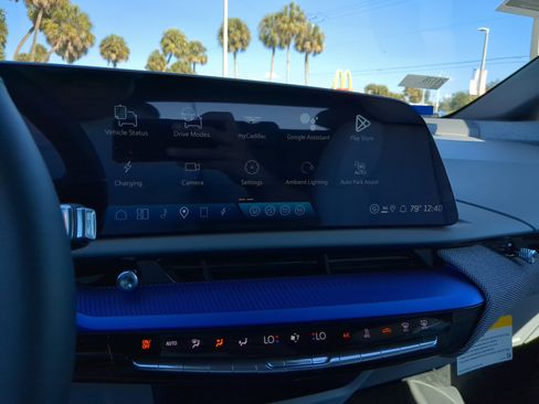 New 2026 Cadillac Optiq Luxury 2 image 21