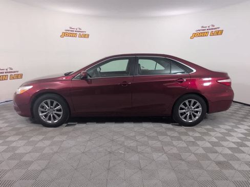 Used 2017 Toyota Camry XLE w/ Moonroof Package FWD image 2