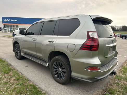 Used 2021 Lexus GX 460 Premium w/ Accessory Package image 13
