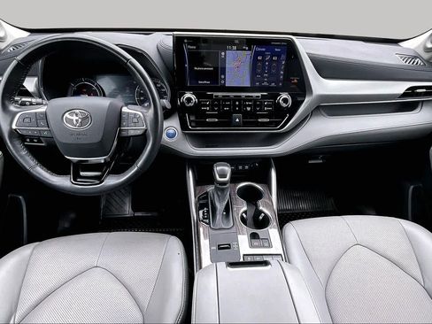Used 2021 Toyota Highlander Platinum FWD image 16