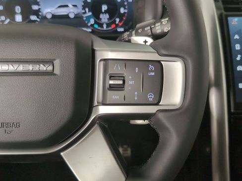 Used 2025 Land Rover Discovery Dynamic SE image 16