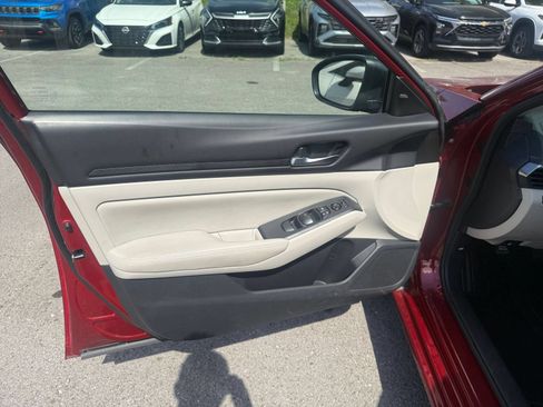 Used 2025 Nissan Altima 2.5 SV FWD image 18