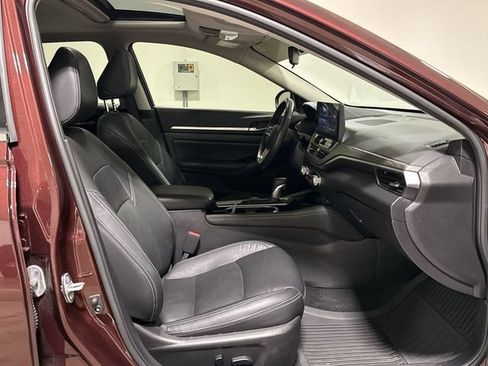 Used 2024 Nissan Altima 2.5 SL FWD image 23