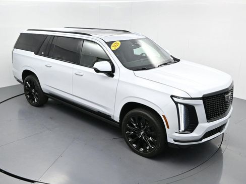 Certified 2026 Cadillac Escalade ESV Platinum Sport w/ LPO, ONYX Package AWD/4WD image 43