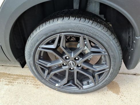 New 2026 Nissan Kicks SR w/ SR Premium Package FWD image 11