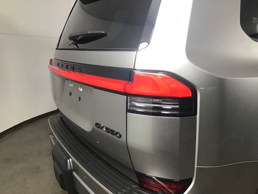 Used 2024 Lexus GX 550 AWD/4WD image 16