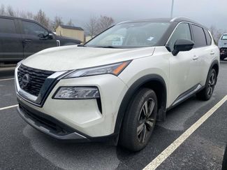 Used 2022 Nissan Rogue SL video 2