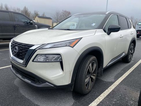 Used 2022 Nissan Rogue SL image 2