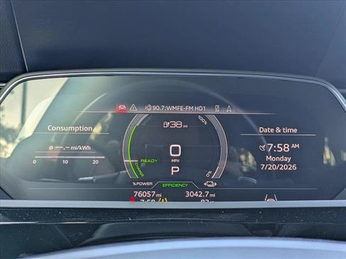 Used 2022 Audi e-tron Premium Plus w/ Premium Plus Package AWD/4WD image 4