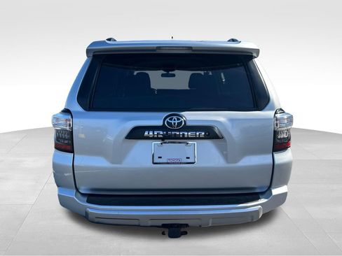 Used 2019 Toyota 4Runner TRD Off-Road AWD/4WD image 4