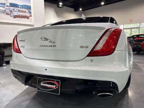 Used 2016 Jaguar XJ R-Sport RWD image 39