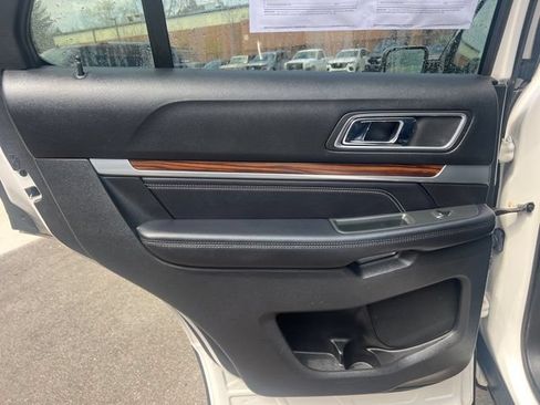 Used 2017 Ford Explorer Limited w/ Equipment Group 301A FWD image 18
