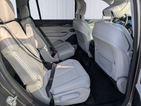 Used 2021 Jeep Grand Cherokee L Overland w/ Luxury Tech Group IV image 9