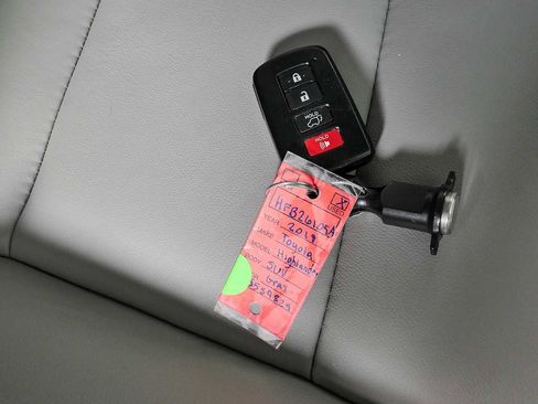 Used 2019 Toyota Highlander XLE FWD image 26