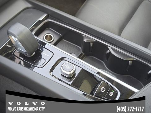 Certified 2025 Volvo XC60 B5 Core image 18