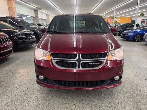 Used 2018 Dodge Grand Caravan SXT FWD image 3