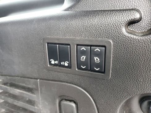 Used 2017 Chevrolet Suburban LT w/ LT Signature Package image 33