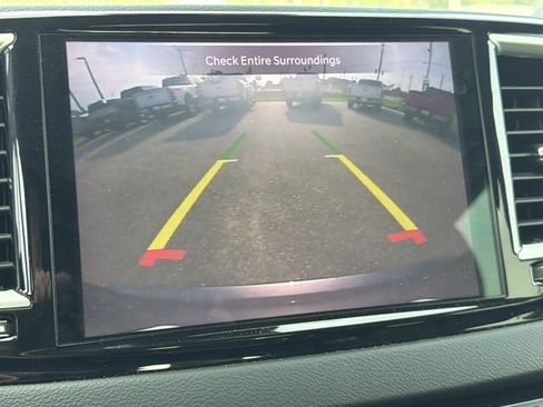 Used 2023 Chrysler Pacifica Touring-L FWD image 31