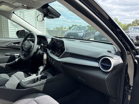 Used 2025 Chevrolet Trax LS FWD image 15
