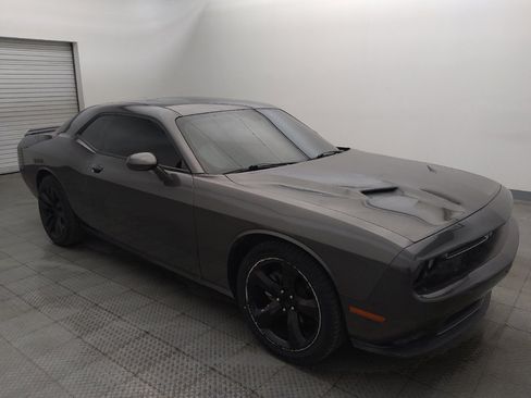 Used 2021 Dodge Challenger SXT w/ Driver Convenience Group RWD image 11