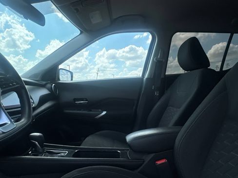 Certified 2023 Nissan Kicks SV FWD image 41
