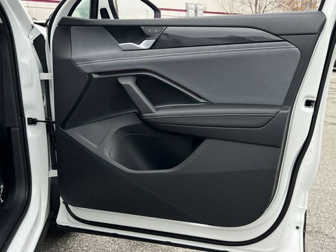 New 2026 Volkswagen Tiguan SE image 9