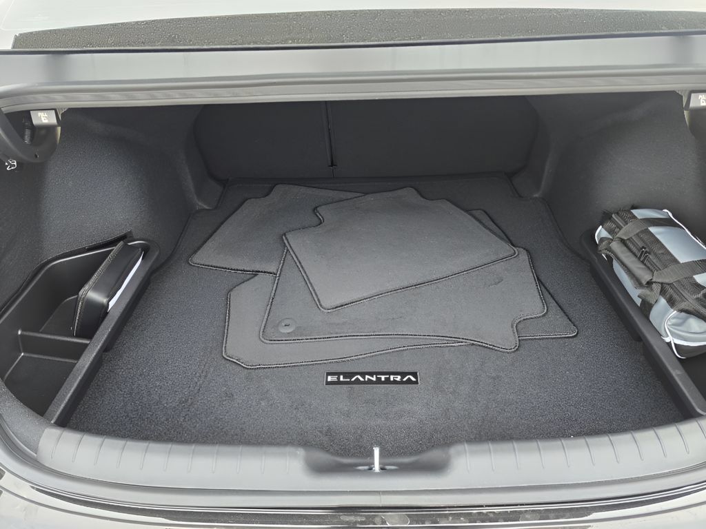 New 2026 Hyundai Elantra Limited FWD image 31