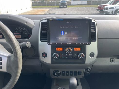 Used 2021 Nissan Frontier SV w/ Midnight Edition Floor Mats image 10