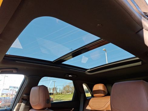 Certified 2023 Cadillac XT5 Sportv w/ Technology Package image 13